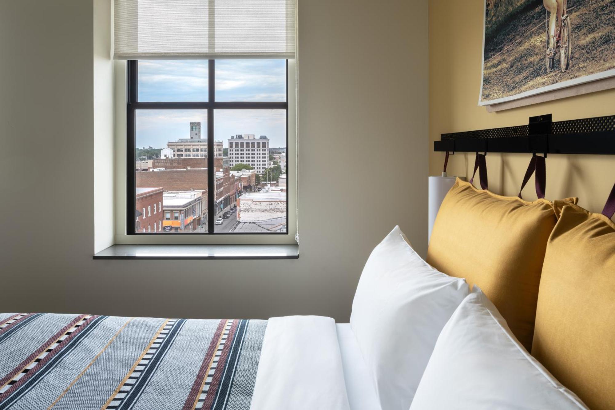 Moxy Springfield Downtown Hotel Exterior photo
